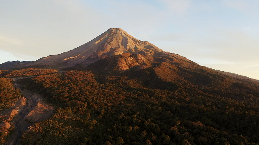 Volcán de Fuego Montaña de Agua