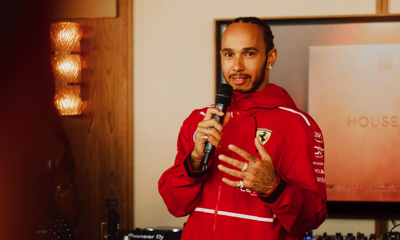 La experiencia gastronómica y de hospitalidad en Ciudad de México se eleva este octubre con la llegada de House 44 de Soho House al Gran Premio de México. Más que una suite en el circuito, se trata de un universo de lifestyle y lujo curado en colaboración con Lewis Hamilton y F1 Paddock Club™.