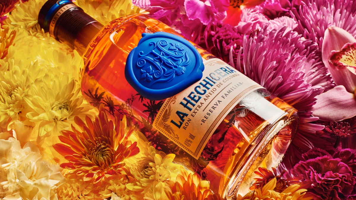 Ron La Hechicera es un ron premium producido en Barranquilla, Colombia, desde 2012​ por Casa Santana Ron y Licores, única destilería privada de Colombia, propiedad de la familia Riascos
