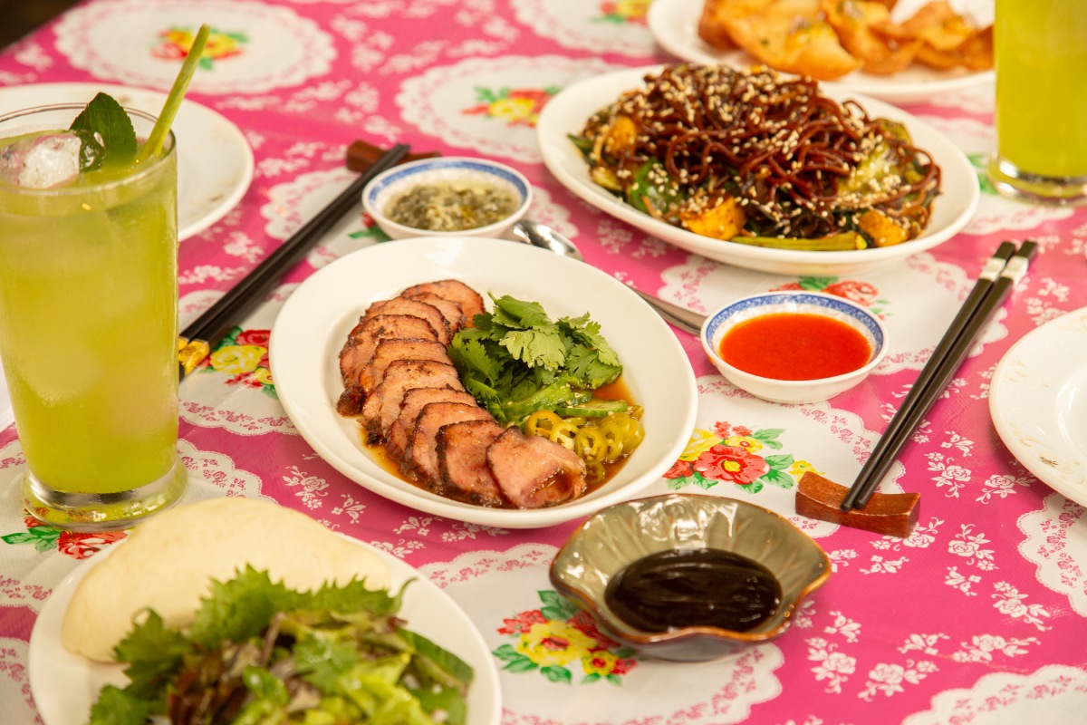 En Makan, el pato no es solo un platillo. Es un homenaje a la tradición china, reinterpretada con creatividad del sudeste asiático y sabores mexicanos. Cada preparación invita a compartir y disfrutar una experiencia culinaria auténtica y memorable.