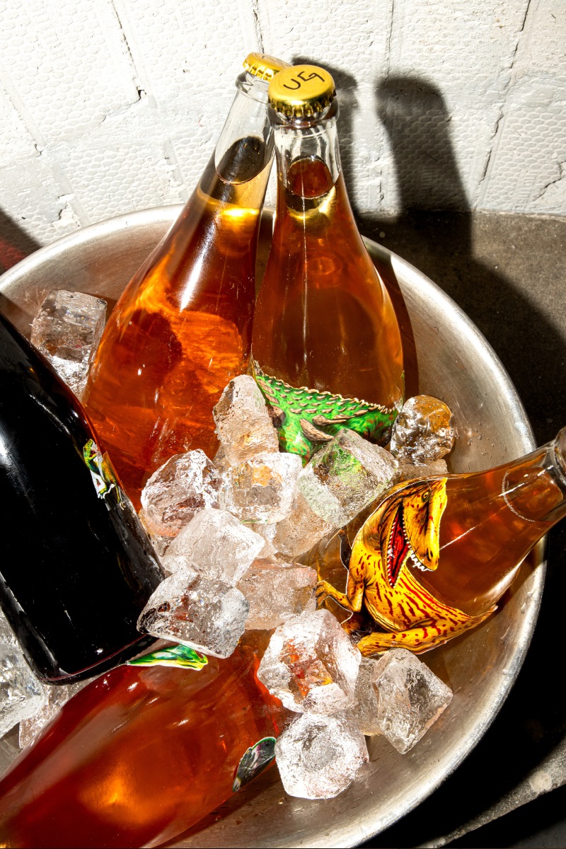 Caimán Bar en Ciudad de México suma frescura a su propuesta gastronómica con nuevos vinos espumosos, coctelería clásica y pequeños platos para compartir.