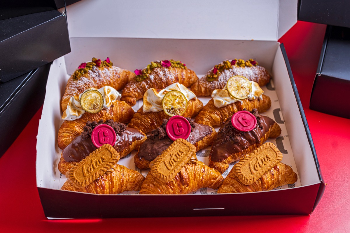 Personaliza tu croissant Aquí puedes rellenar tu propio cuerno. Opciones clásicas: Nutella y frutos rojos. Opciones atrevidas: combinaciones únicas que hacen cada bocado personal.