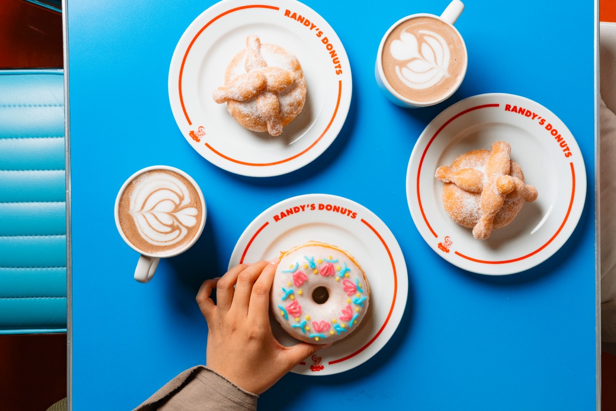 Ciudad de México, octubre de 2025 - Para esta temporada de Halloween y Día de Muertos, Randy’s Donuts sorprende con nuevas creaciones que combinan diversión, tradición y sabor, perfectas para disfrutar en familia o con amigos. Entre las estrellas de la temporada se encuentran:
