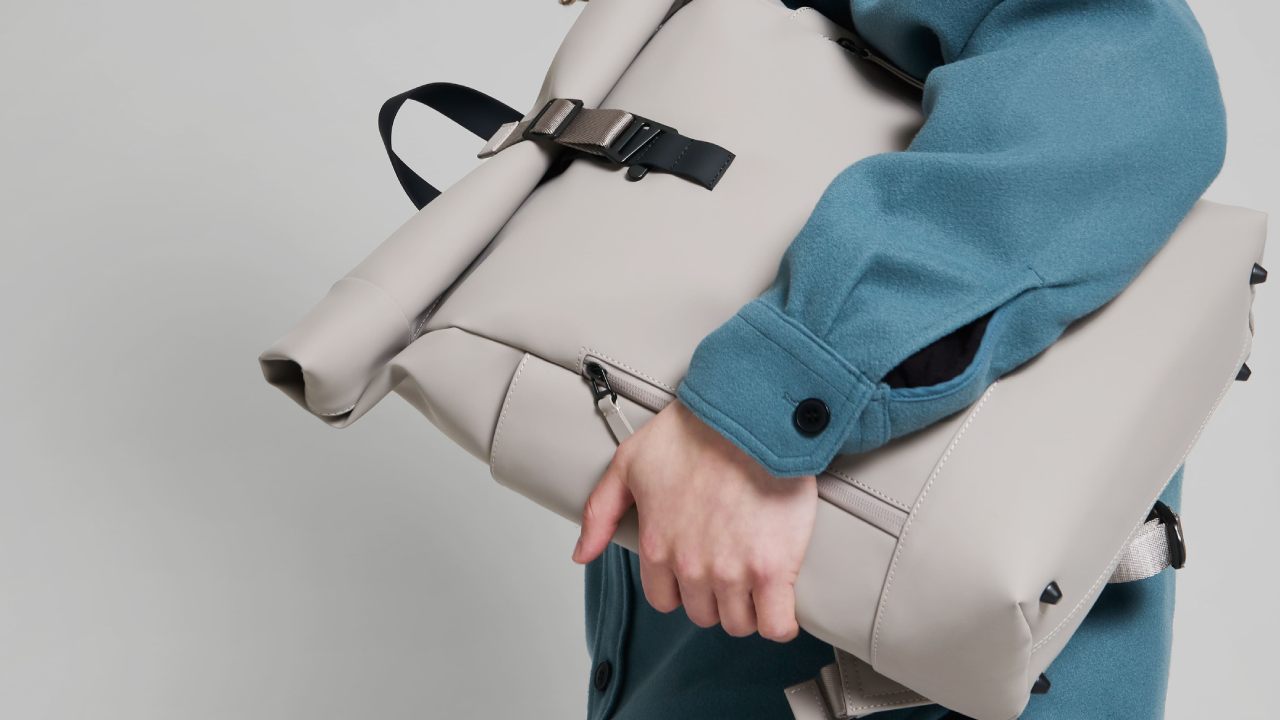 El accesorio que dejó de ser sólo juvenil para convertirse en emblema del adulto funcional