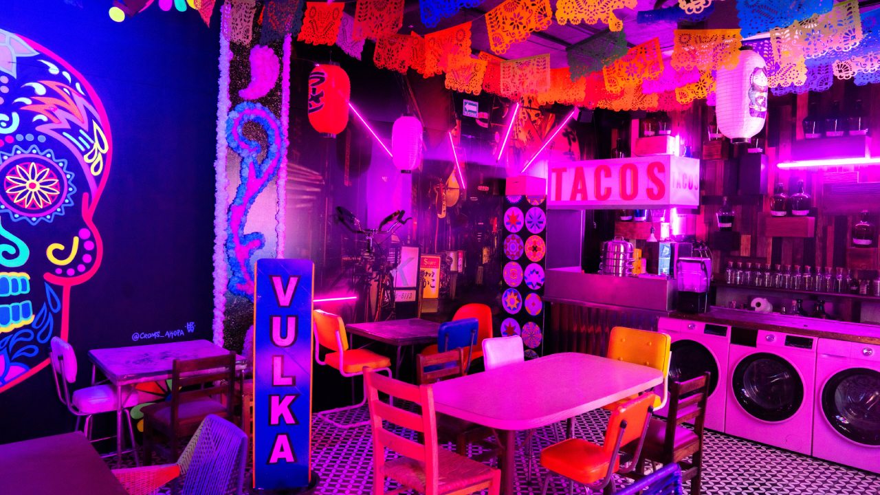 Bar Fayuca, enalteciendo al mezcal y al simbolismo mexicano