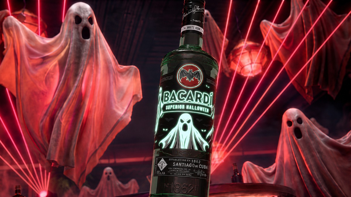 BACARDÍ celebra Halloween con una botella que brilla en la oscuridad